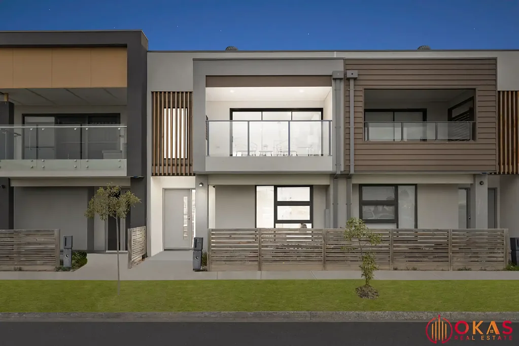 Truganina 3Phòng ngủ Blessing in disguise for the First Home buyer / Investor / Downsizer & right in front of Truganina Central Shopping Centre!!!