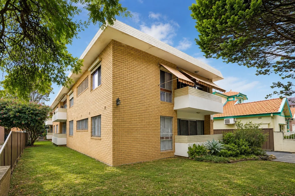 Campsie 2कमरा LARGE Open Plan Unit In A Great Location