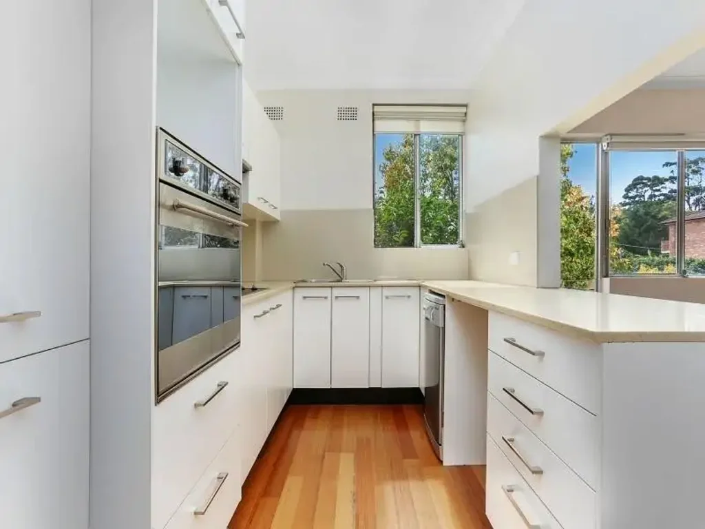 Sun drenched apartment in a convenient location