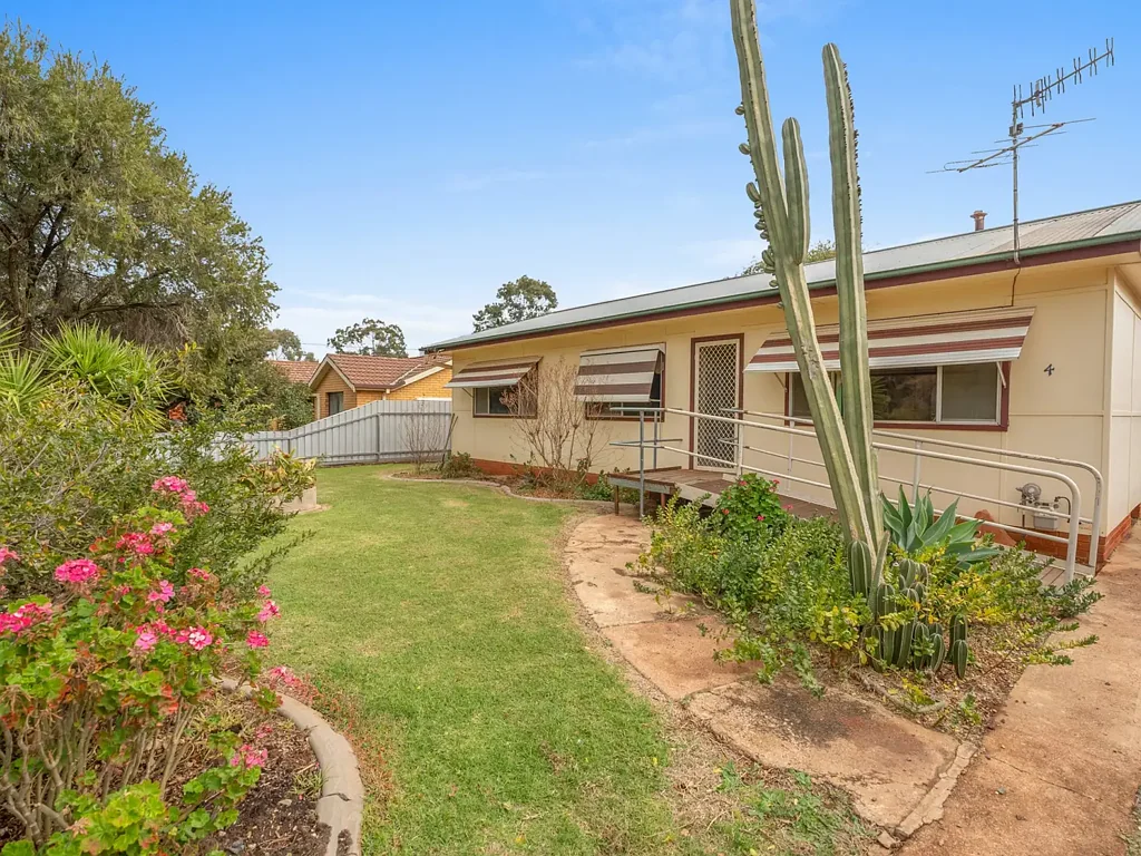 4 Goodfellow Place, Tharbogang, NSW 2680