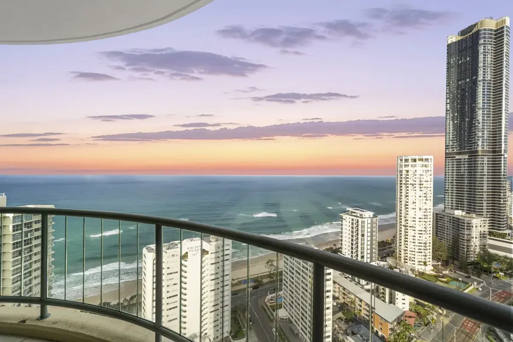 Surfers Paradise 1房  Ocean Front, High Floor, Oversized 1 Bed Apartment with Views FOREVER! Must be sold!!!