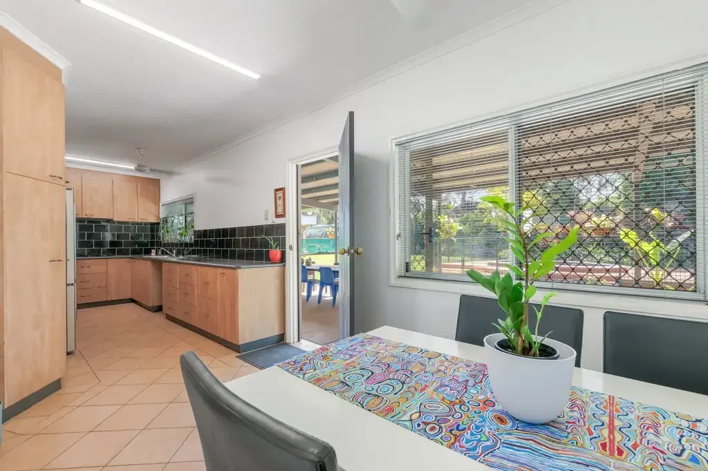 Nakara 3બેડરૂમ Solid Brick Family Home with Solar & Battery Storage