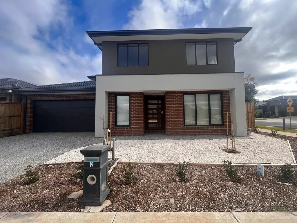 Spacious 5-Bedroom Family Home with Expansive Backyard in Diggers Rest