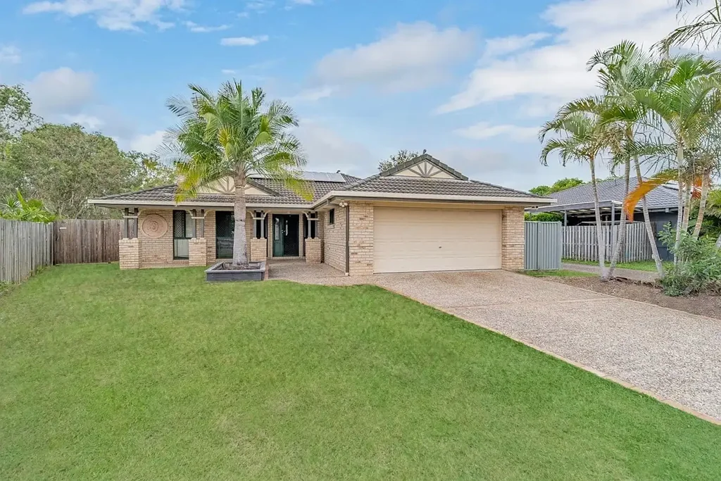 Peaceful and Private Four Bedroom Home in the Heart of Coomera!!