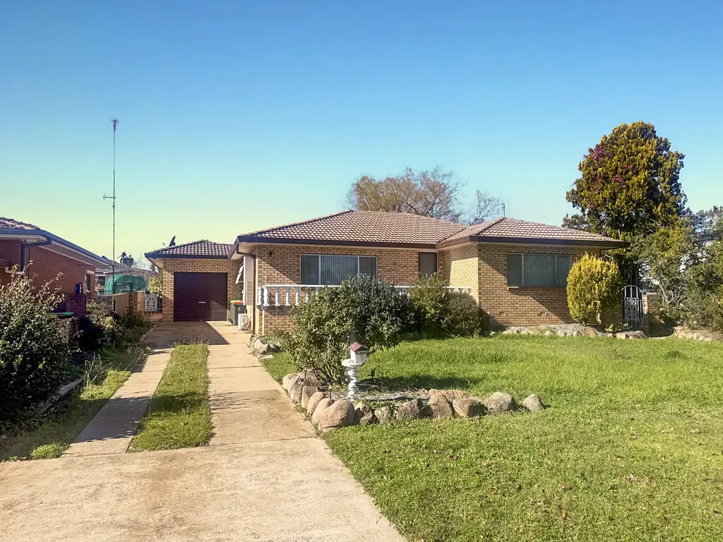 Modern Family Home Situated in Quiet Location!