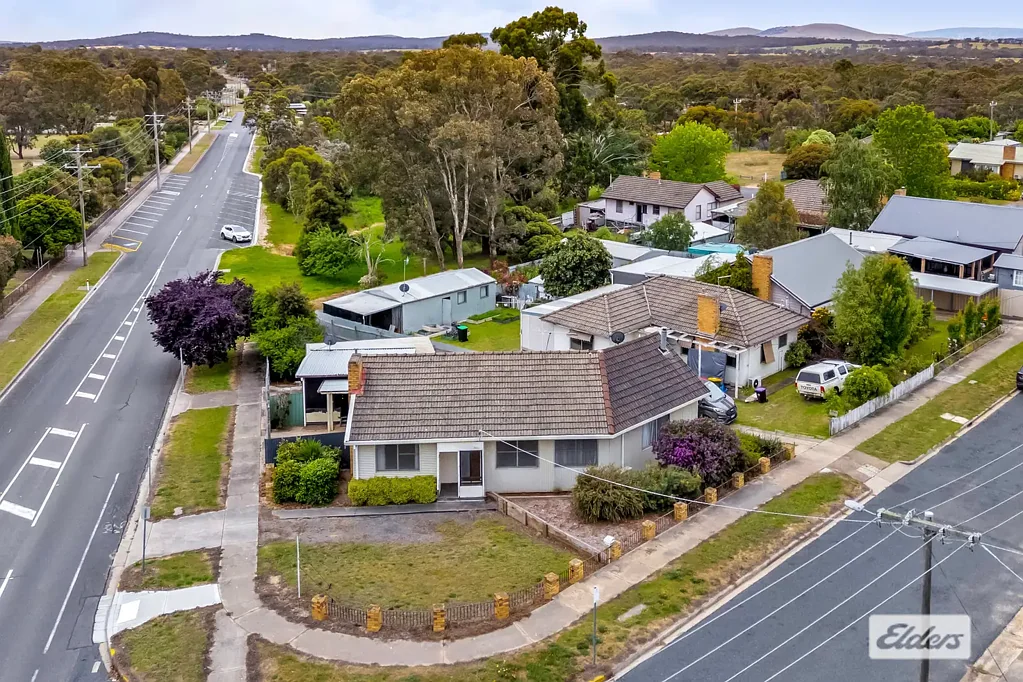 Ararat 3બેડરૂમ Flexible West-End Home on Corner Block with Bungalow