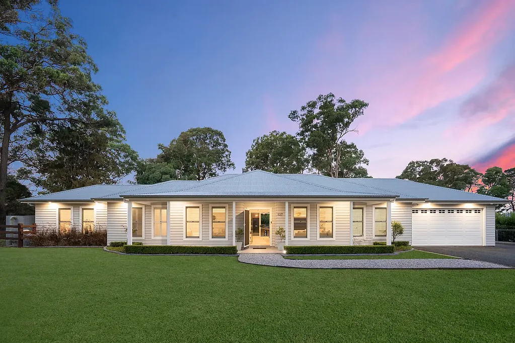 Thirlmere 4 Bedroom Devine grand luxury