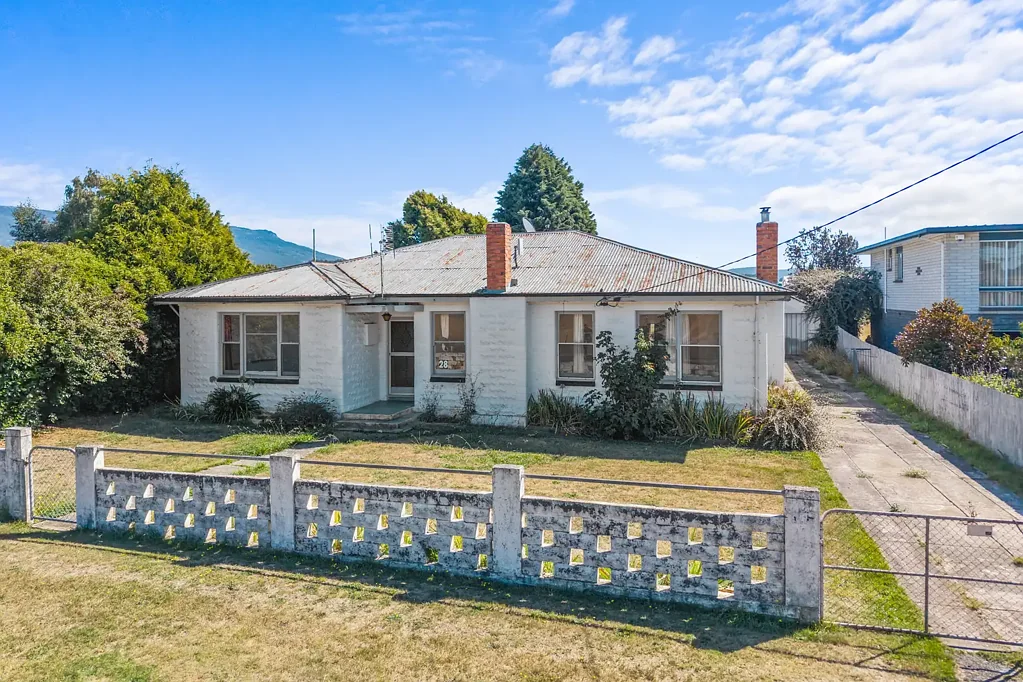 Mole Creek 4 Bedroom Set yourself up