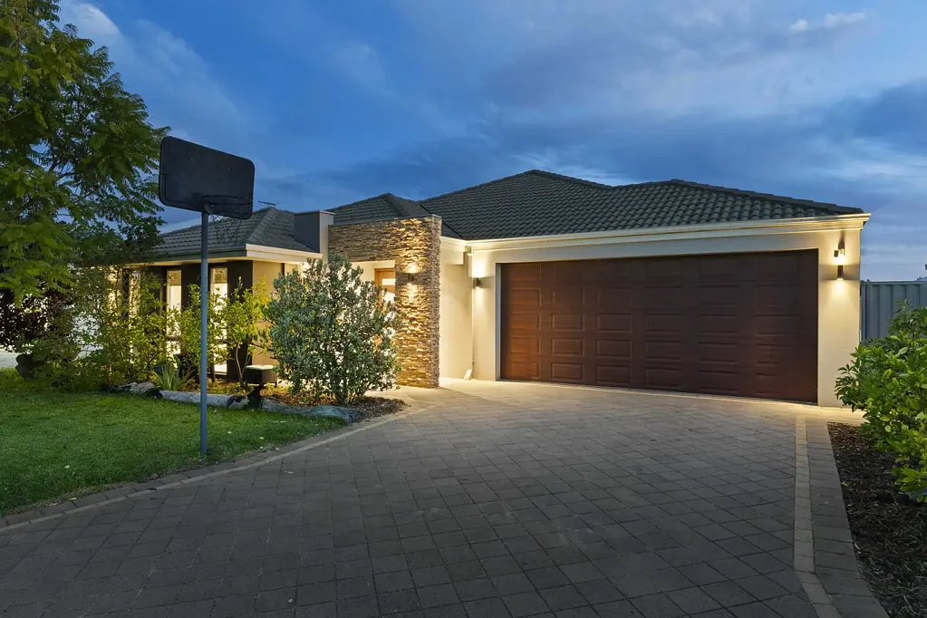 Piara Waters 4房  SPACIOUSLY BUILT HIGH-END HOME IN PIARA WATERS