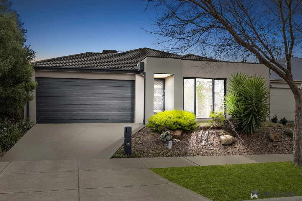 18 Blakewater Crescent, Weir Views, VIC 3338