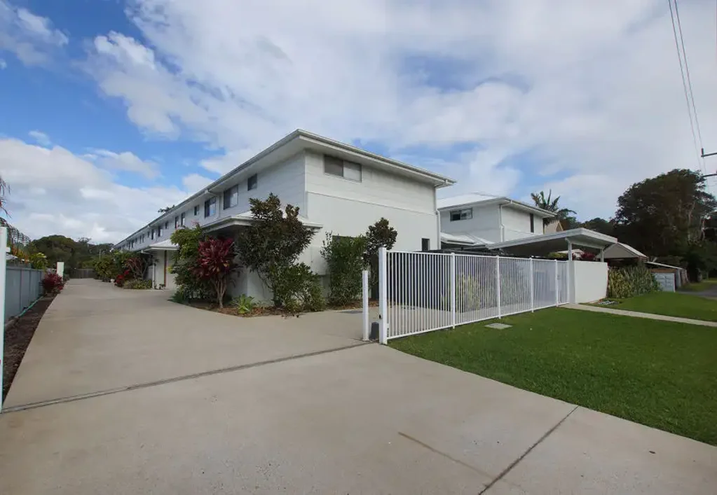 MODERN TOWNHOUSE IN GREAT LOCATION