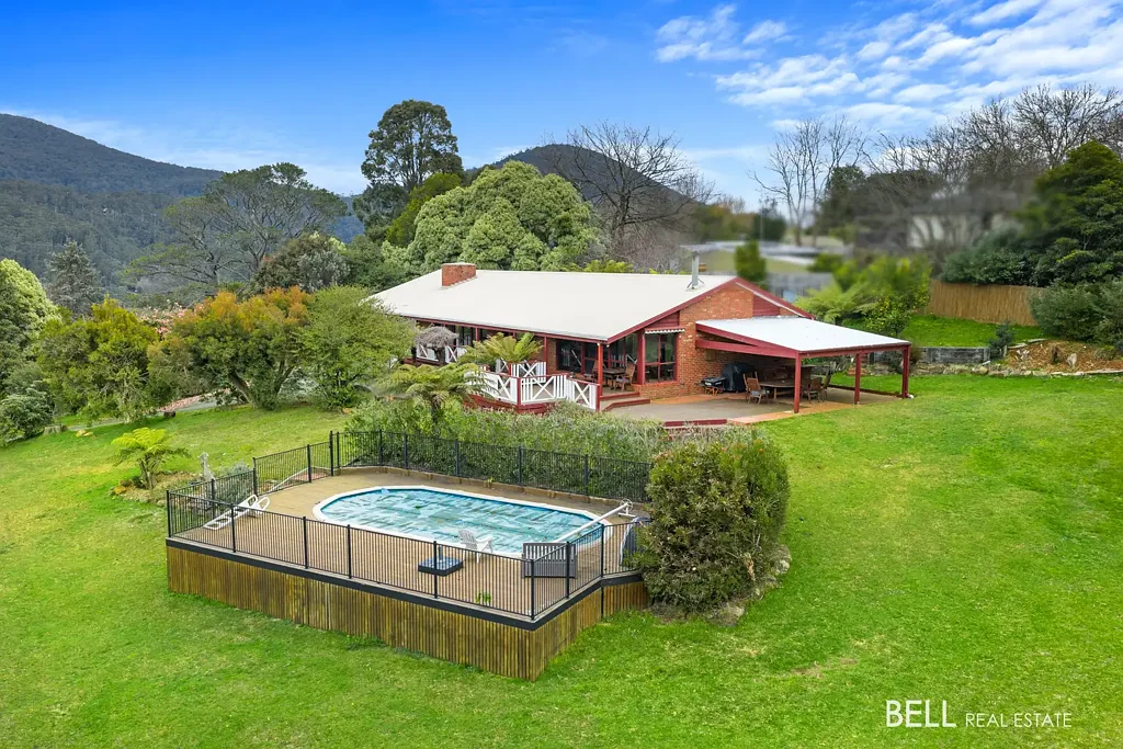 Warburton 4 Bedroom Private Sanctuary with Spectacular Mountain Views & Flexible Family Living