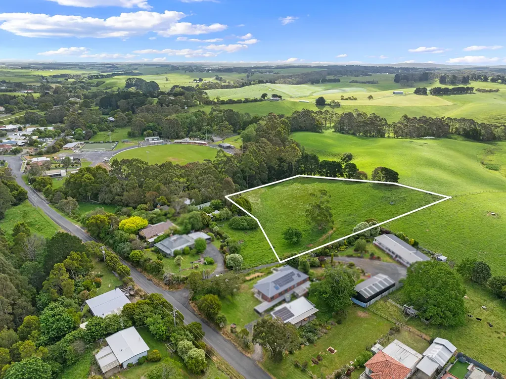 Fish Creek A Rare Acreage in Fish Creek - Sweeping Country Views and a Short Walk to Cafés