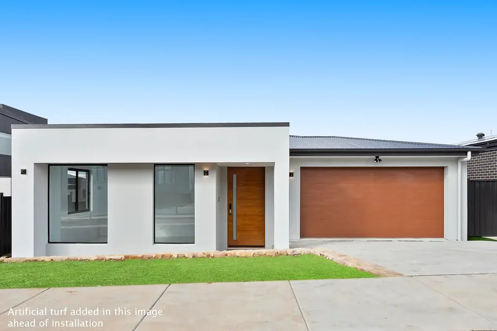 Mainstream Real Estate Presents – Stylish Family Living in the Heart of Taylor