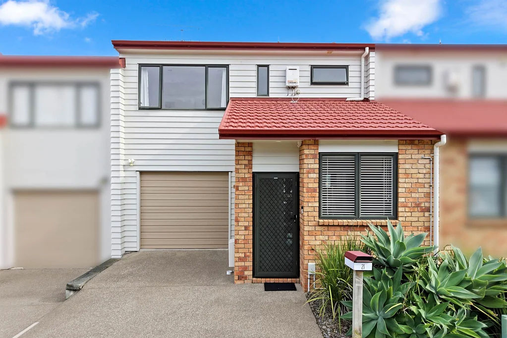 Oteha 3Phòng ngủ Priced to Sell now under Mid $800's - Rangi Zone