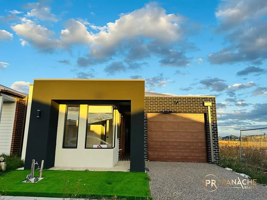 SPARKLING AS NEW 4 BEDROOM HOME - CLOSE TO RIVERDALE VILLAGE SHOPPING CENTRE TARNEIT IN CONVENIENT LOCATION OF MOUNT COTTRELL