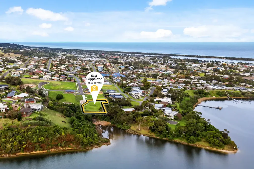 Lakes Entrance One of the cheapest waterfront reserve land on the East Coast