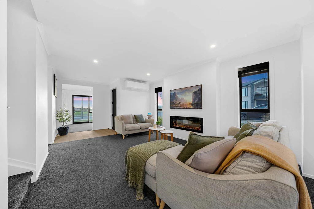 Flat Bush 5chambre Signature Luxury Homes in Top Location!