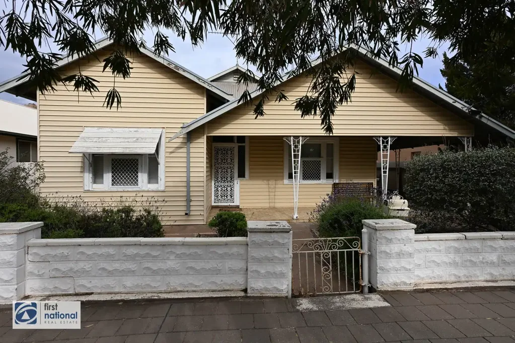 Port Augusta 3 Slaapkamer Character Bungalow in the Heart of the CBD