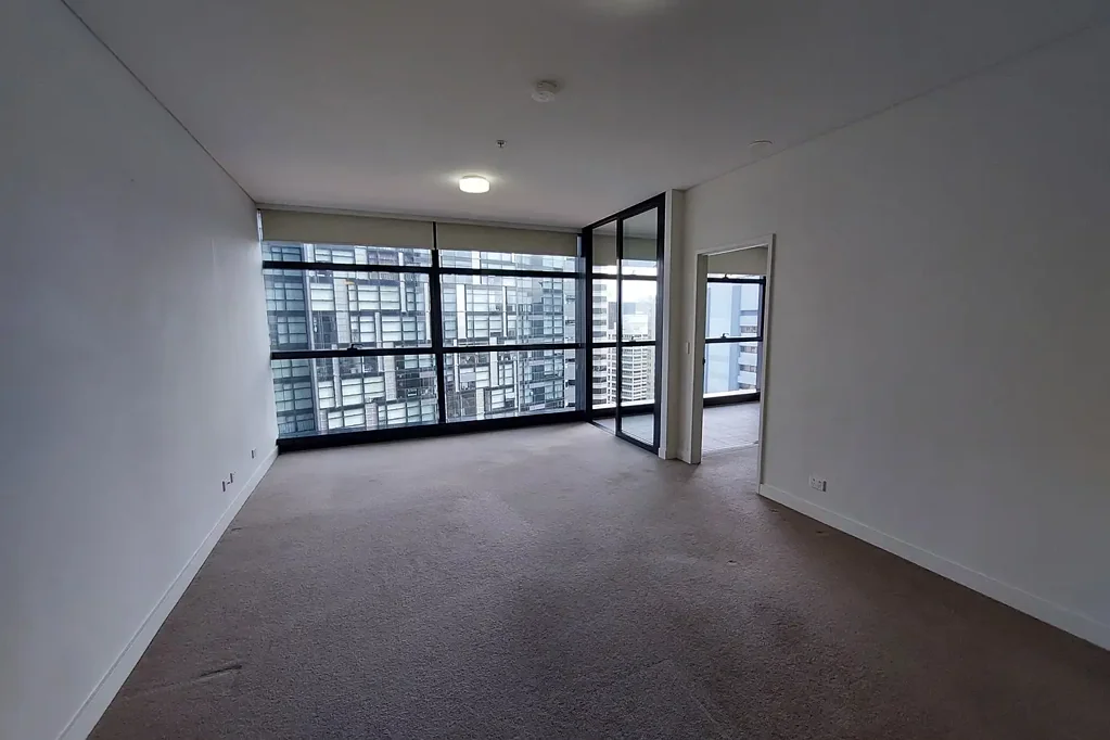 Midrise Modern 1 Bedroom Metro "View" Apartment For Lease