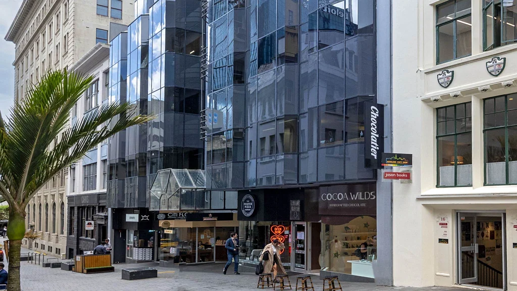 Auckland Central INVESTMENT WITH OWNER-OCCUPIER POTENTIAL