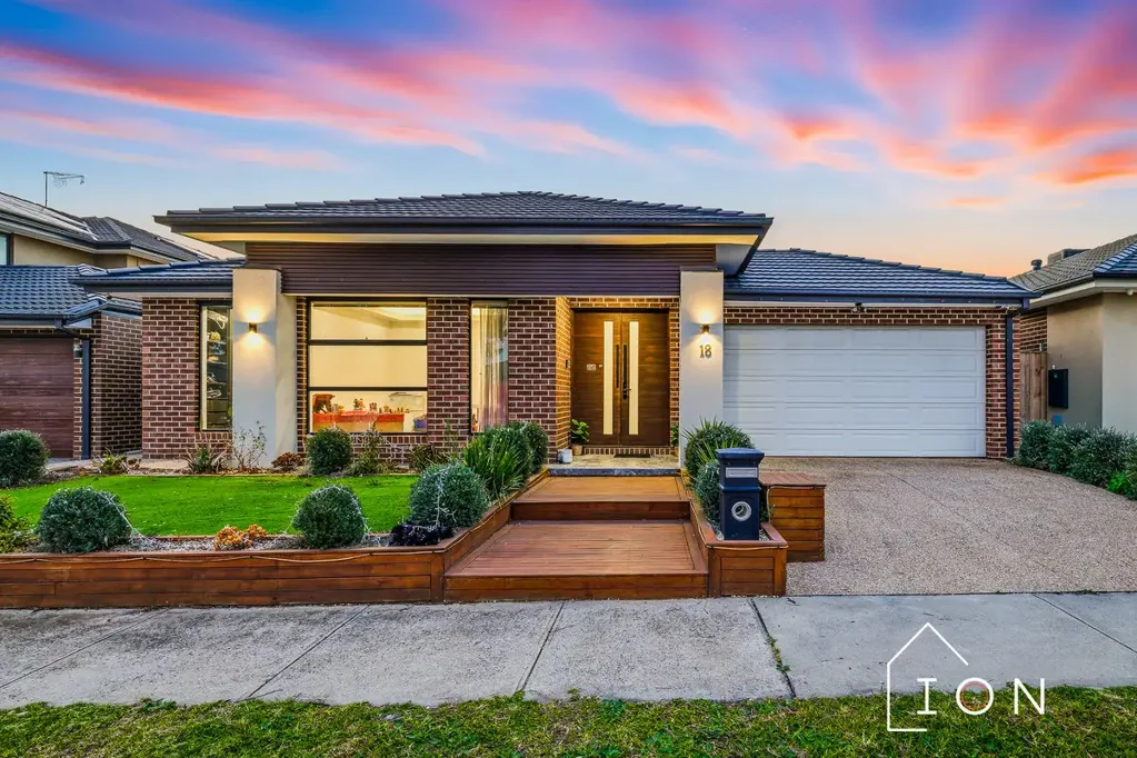 18 Kernot Parade, Clyde, VIC 3978