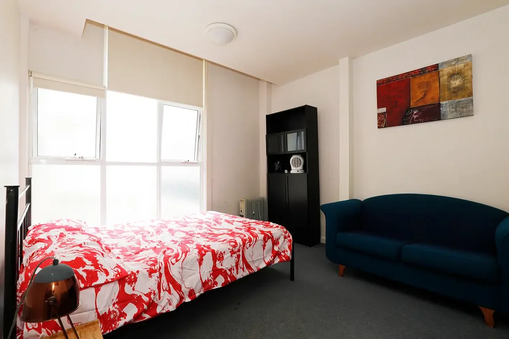 Furnished Studio Apartment - Students Welcome