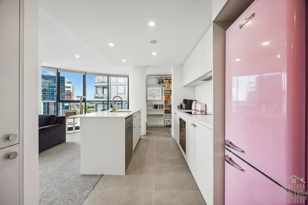 Phillip 1房  Luxury Living Redefined – Near New Apartment with Oversized Terrace at WOVA