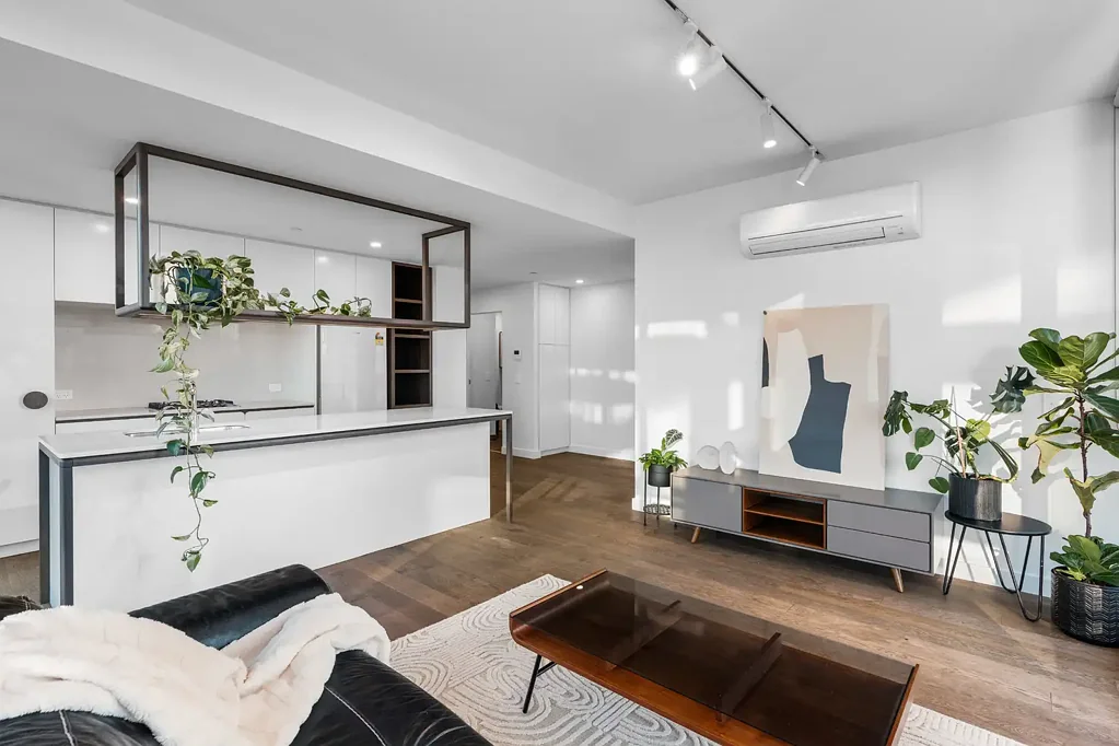 Doncaster 2ਬੈੱਡਰੂਮ Luxurious Corner Residence with Light-Filled Privacy & Unbeatable Convenience