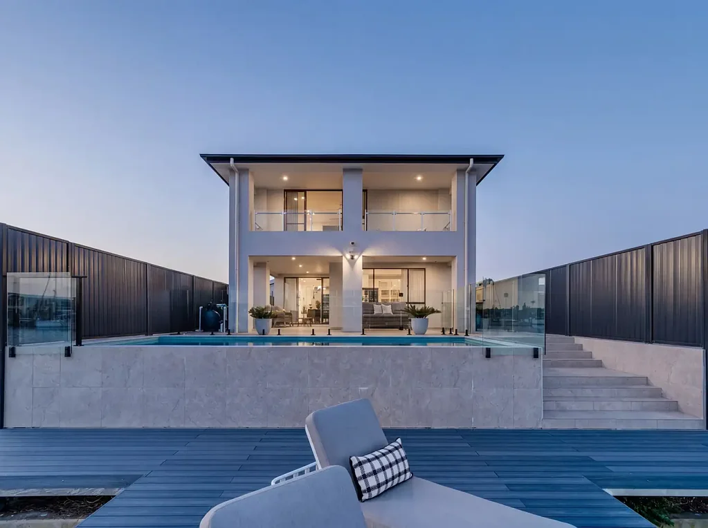Newport 4Phòng ngủ Sophisticated Waterfront Living with Space to Unwind
