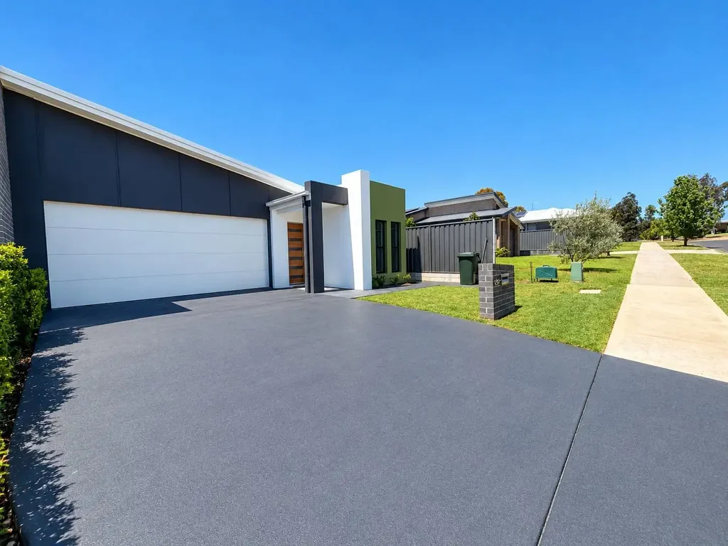 NEAR NEW HOME WITH HIGH QUALITY FINISHES