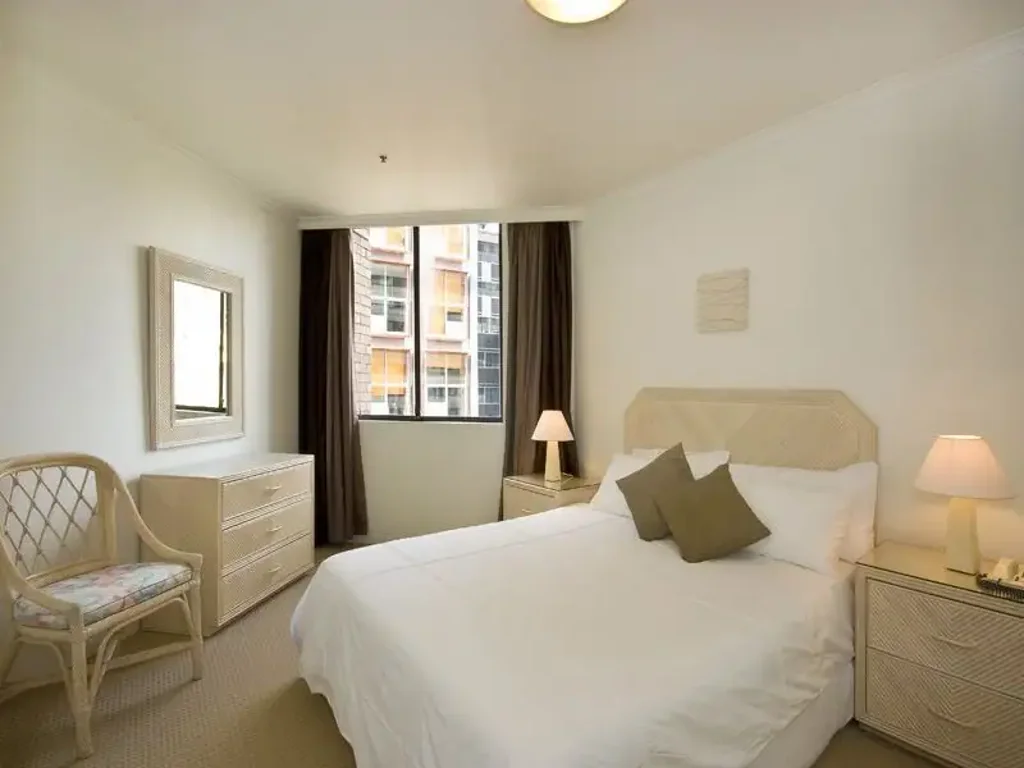 Massive fully furnished 1 bed apt next to Wynyard Park, heated spa, pool, gym, 24 hour concierge