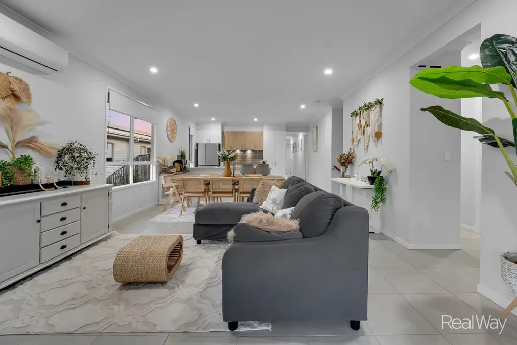 28 Cooper Way, Spring Mountain, QLD 4300