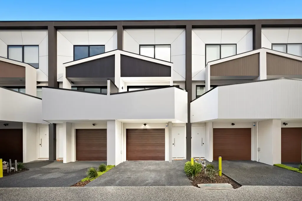 Mordialloc 3房  Contemporary Three-Level Townhouse with Stylish Finishes