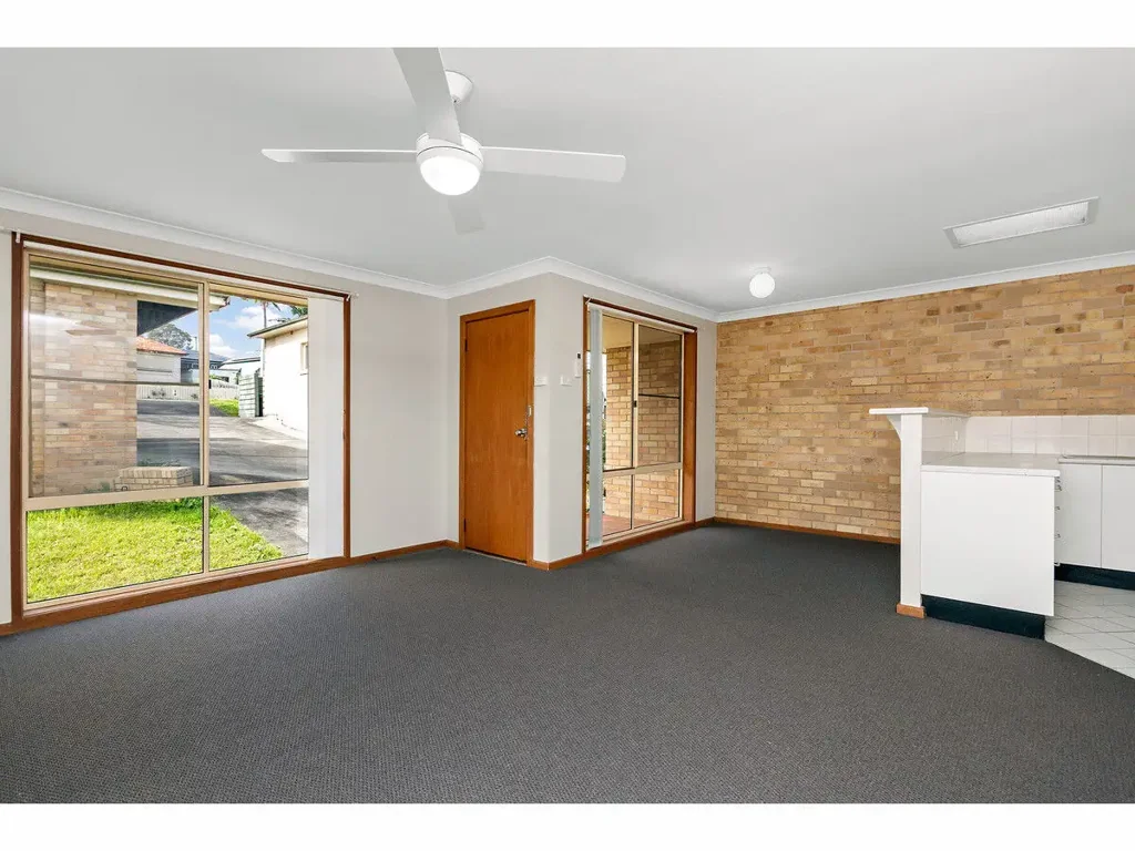 WELL-PRESENTED TWO-BEDROOM VILLA WITH PRIVATE YARD