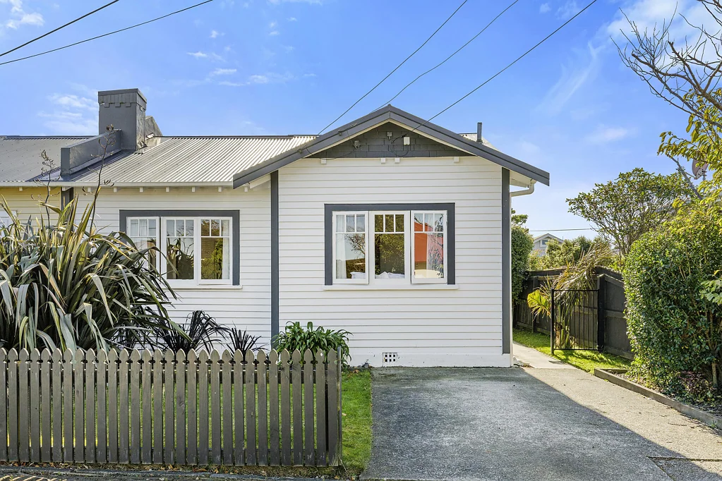 Alicetown 2 Bedroom Charming Renovated Villa in Alicetown!
