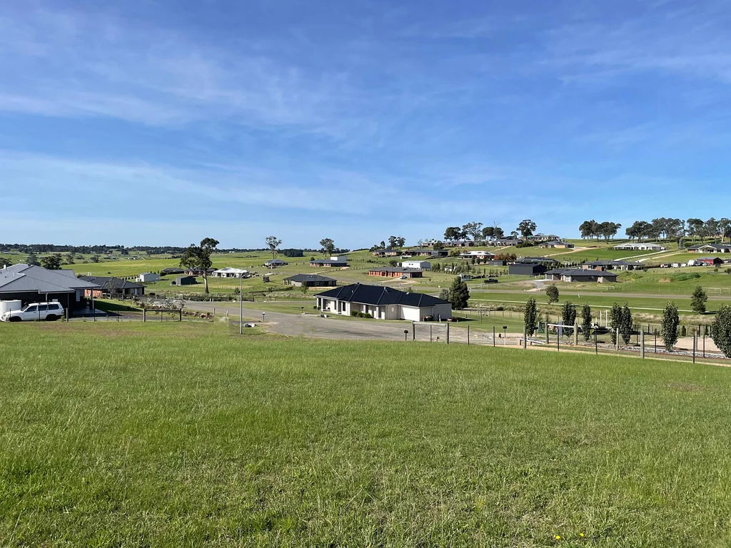 Wy Yung Minutes from Bairnsdale - Over One Acre with Elevated Views