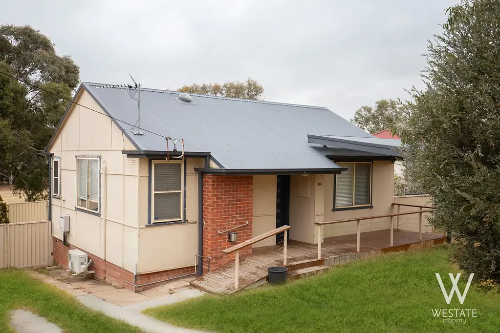 IDEAL LOCATION IN WEST BATHURST