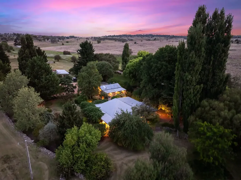 Berridale 5ਬੈੱਡਰੂਮ Enchanting Blend of History and Natural Beauty