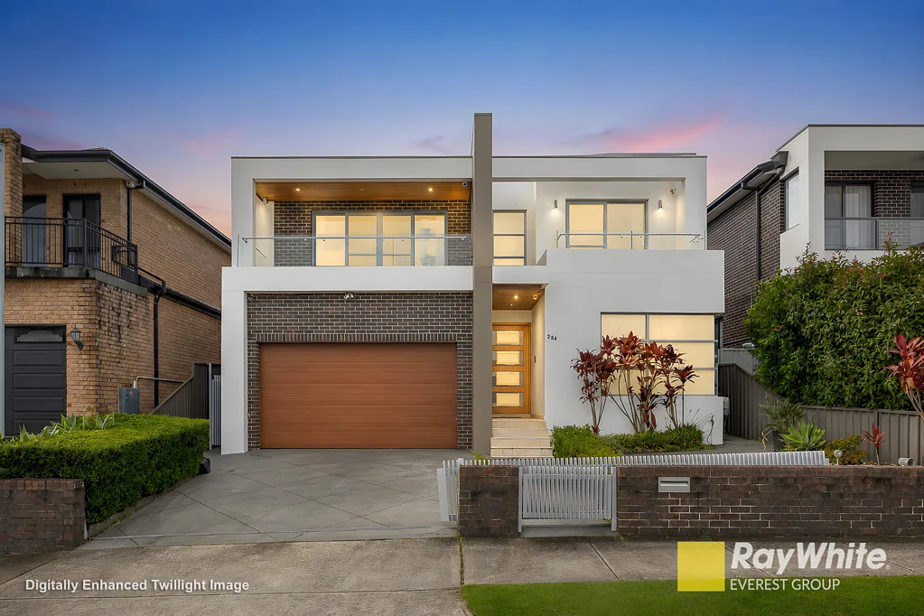 Hurstville 6chambre Architectural Luxury & Full Brick Grandeur in a Prized Hurstville Location