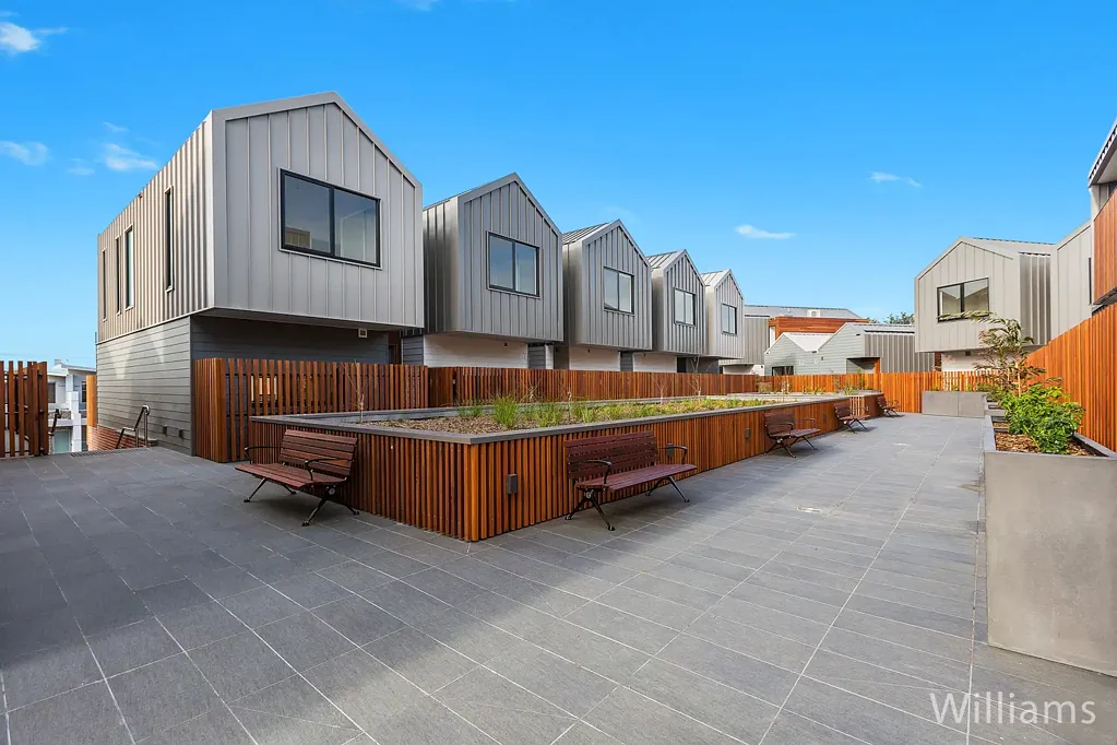 DOUBLE STORY WITH CITY VIEWS