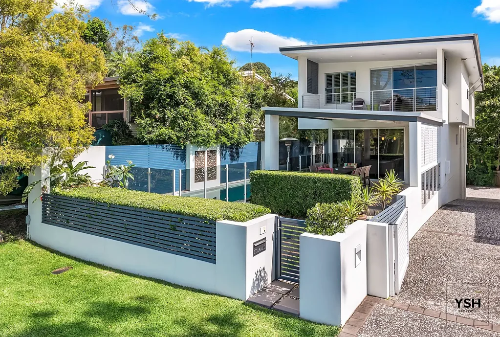 FAMILY HOME IN THE HEART OF CORINDA - $1150.00 Per Week!