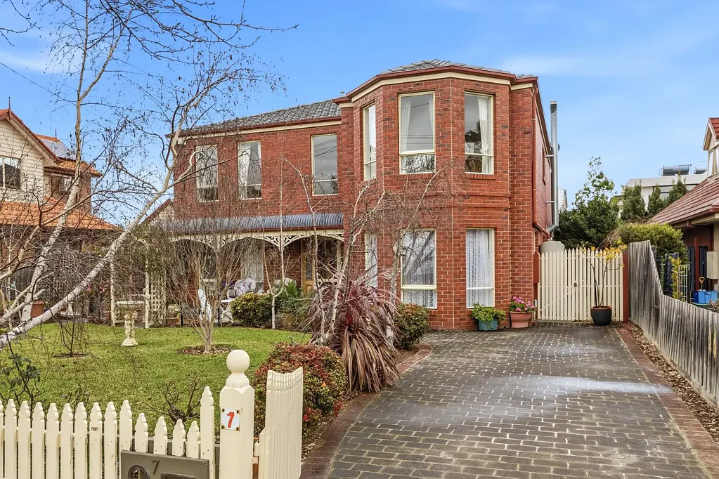 Williamstown 5房 宽敞家庭生活 – 占地面积超过500平方米 Grand Family Living – over 500sqm of land