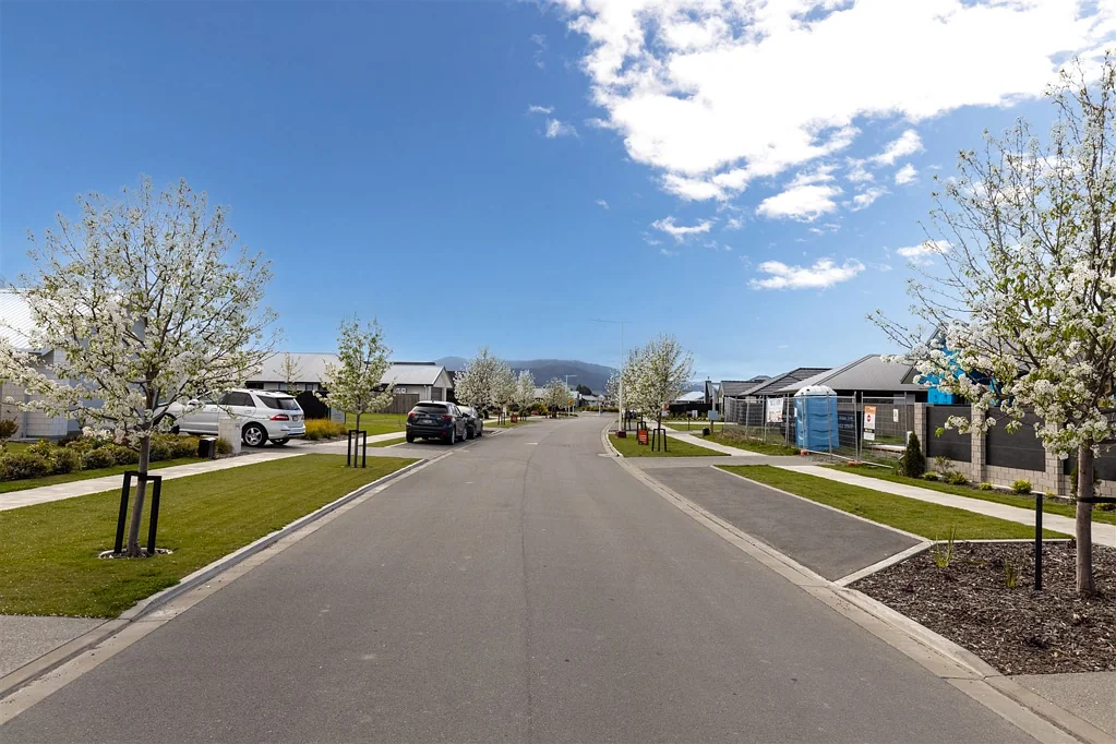 Springlands  Adjacent To Charming Pocket Park
