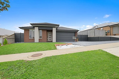 Drouin 4 Slaapkamer QUALITY, CONVENIENCE AND GENEROUS SIDE ACCESS