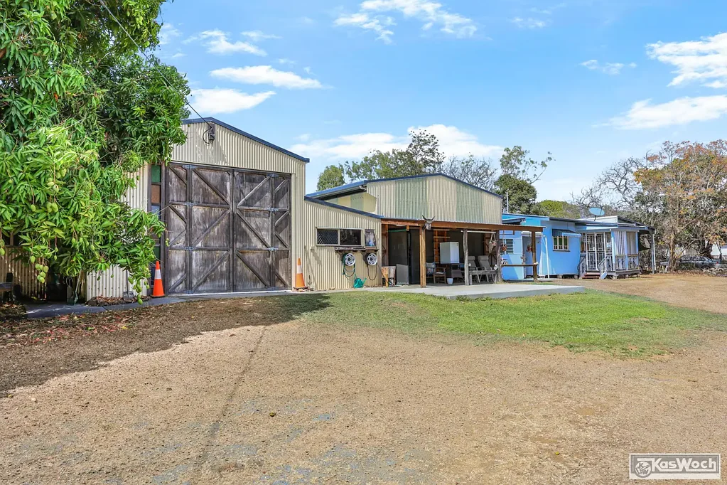 Lakes Creek 2Kwarto BIG! BIG ! BIGGEST SHEDS EVER! ON 3439m2 LAND!  2 BEDROOM HOUSE! $650,000.00.