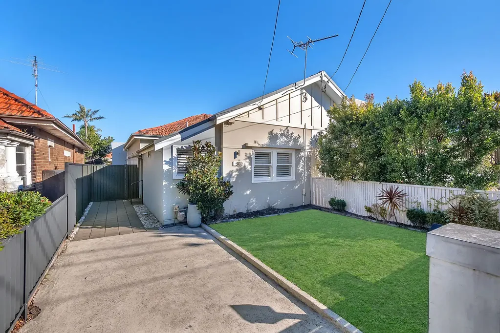 Maroubra 3બેડરૂમ Semi with house like proportions