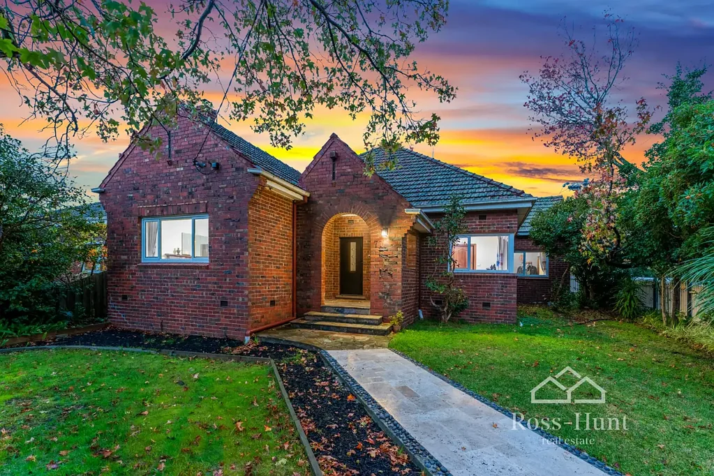 Surrey Hills 4chambre Highly Sought-After Surrey Hills Family Living with Space, Flexibility & Future Potential