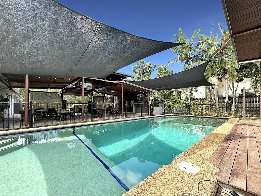 Wongaling Beach 3房  Tropical Estate Meets Commercial Flexibility – 3,642m² Wongaling Beach Opportunity