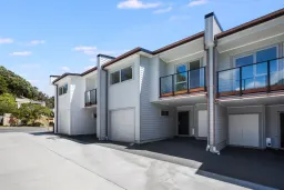 2/7 Grays Road, Plimmerton